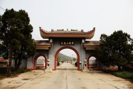 怀柔凤凰山陵园大门